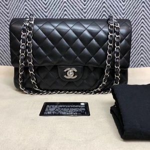 CHANEL black Lambskin Classic Flap Medium SHW